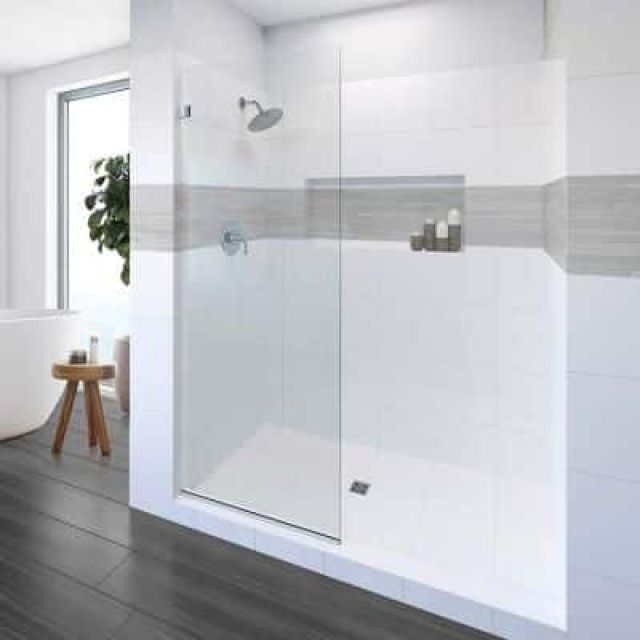 Frameless glass shower screen walk-in shower design